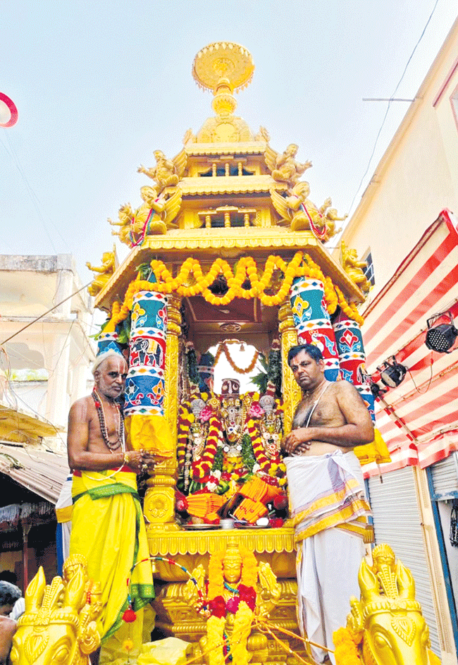 కనులపండవగా వేంకటేశ్వరస్వామి రథోత్సవం