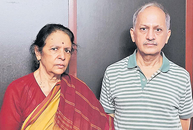 పక్షి పంజరంలోంచి పాడటం లాంటిది అనువాదం