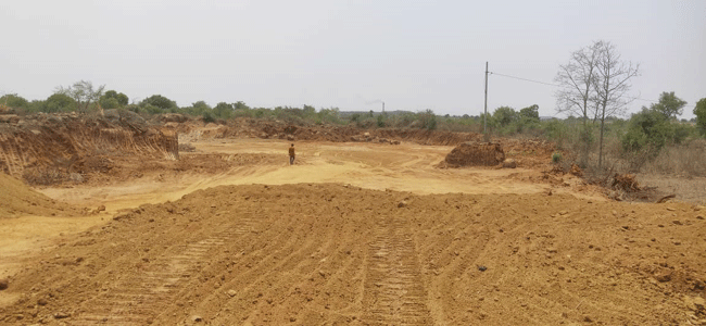 కాసులు కురిపిస్తున్న మట్టి దందా