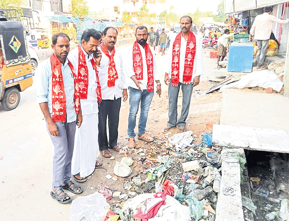 కనీస వసతుల కొరతతో రాయచోటి ప్రజల సతమతం