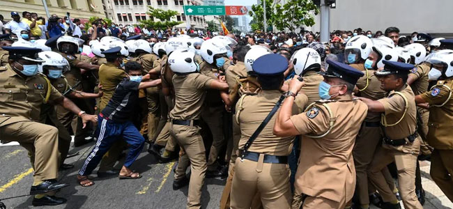 Sri Lanka Crisis: పిరికి, అనాగరిక చర్య: ప్రభుత్వంపై విరుచుకుపడుతున్న శ్రీలంక