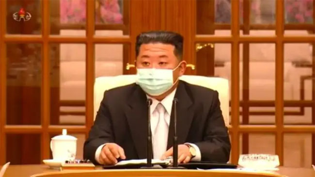 మొదటిసారి mask ధరించిన Kim Jong Un