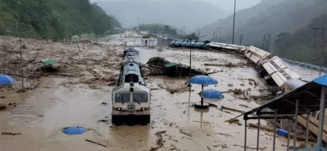 Assam flood: కొట్టుకుపోయిన వంతెన.. వరదలతో అసోం అతలాకుతలం