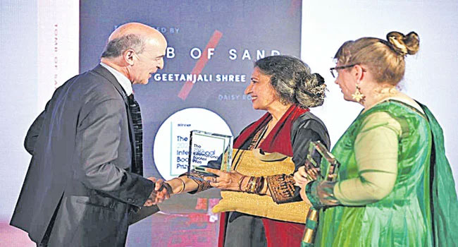 Booker Prize: భారతీయ భాషల్లో ‘బుకర్‌’ తొలి పురస్కారం.. Geetanjali Shree అరుదైన ఘనత