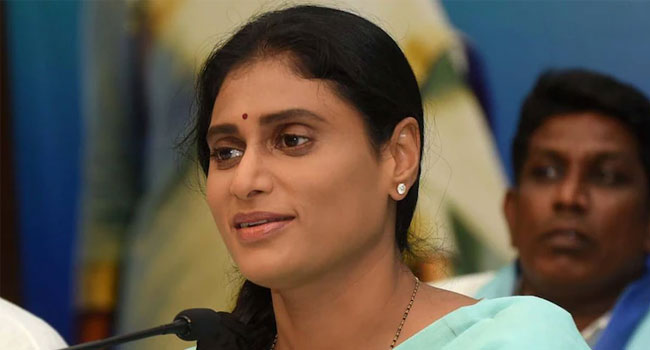 కేసీఆర్ రాజ్యంలో ఆరేండ్ల పాపకు భద్రత లేదు: Sharmila
