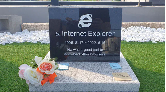 RIP Internet Explorer: ఇంటర్నెట్ ఎక్స్‌ప్లోరర్‌కు సమాధి కట్టించిన కొరియా ఇంజనీర్.. వైరల్ అవుతున్న ఫొటో..