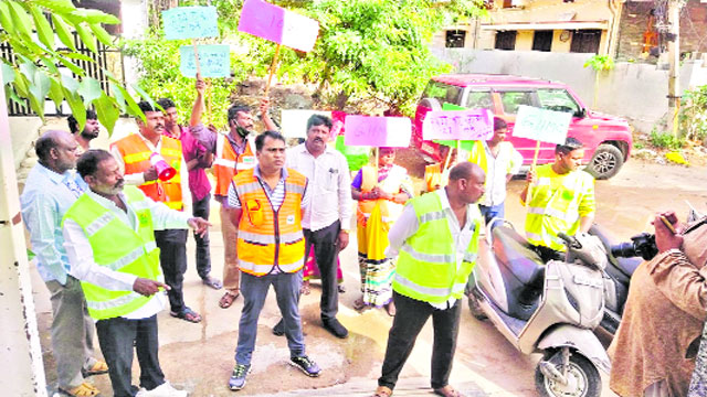 Hyderabad: చెత్తను ఆటోలకు ఇవ్వాలి..