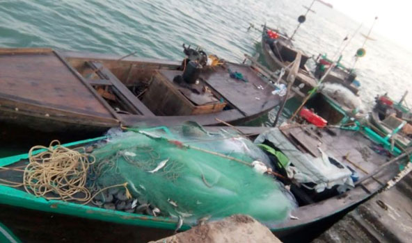 భారత జలాల్లోకి పాక్ fishing boats...సీజ్ చేసిన బీఎస్ఎఫ్