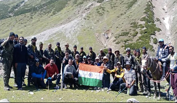 Jammu And Kashmir : 17 మంది Trekkers ను రక్షించిన Indian Army