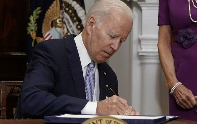 కీలక బిల్లుపై Joe Biden సంతకం.. ప్రజల ప్రాణాలకు ఇక రక్షణ లభించినట్టేనన్న అధ్యక్షుడు