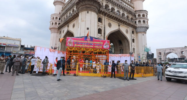 Hyderabad: భాగ్యలక్ష్మీ టెంపుల్ వద్ద భారీ భద్రత