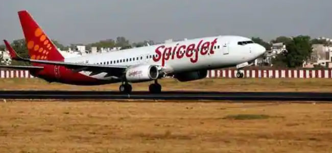 SpiceJet flight : ఢిల్లీ-దుబాయ్ విమానం కరాచీలో ఎమర్జెన్సీ ల్యాండింగ్