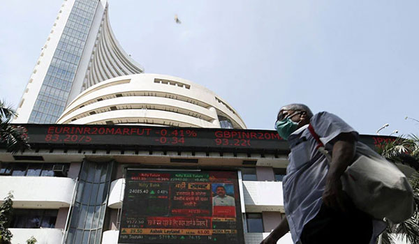 Stock markets : లాభాల్లోంచి నష్టాల్లోకి సూచీలు.. Sensex 100 పాయింట్లు పతనం..