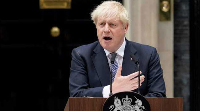 Boris Johnsonపై Fevicol వ్యంగ్యాస్త్రం.. పాత ఫొటోను షేర్ చేసి సెటైర్!