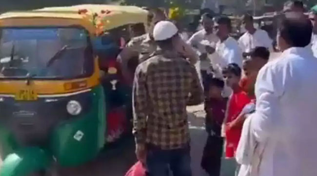 Viral Video: వామ్మో.. ఈ ఆటోలో ఎంత మంది ఎక్కారో చూస్తే షాకవడం ఖాయం..