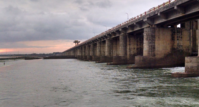 Dhavaleshwaram barrage వద్ద కొనసాగుతున్న రెండో ప్రమాద హెచ్చరిక