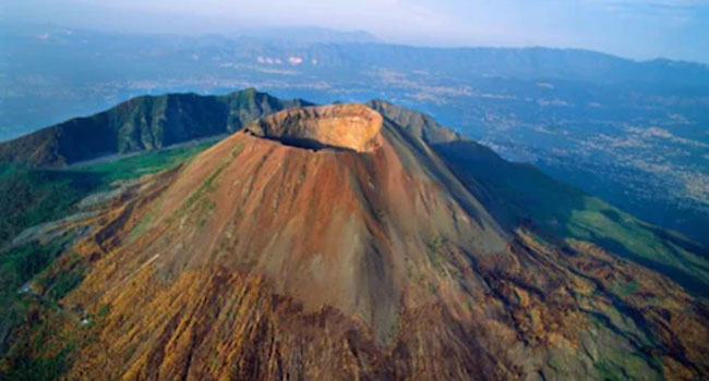 Volcano-Selfie: అగ్నిపర్వతంపై యువకుడి సెల్ఫీ.. చివరికి..
