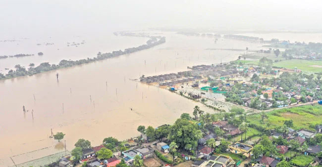 floods: భూపాలపల్లి జిల్లాలో కేంద్ర బృందం పర్యటన