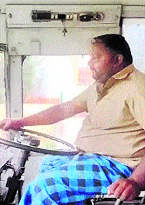 Govt bus auto driver: ప్రభుత్వ బస్సు నడిపిన ఆటో డ్రైవర్‌