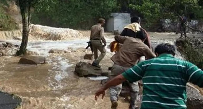 flash flood in Jammu and Kashmir: మెరుపు వరదల్లో ముగ్గురు కొట్టుకుపోయారు...