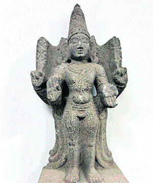 Stone statues: 300 ఏళ్లనాటి ప్రాచీన విగ్రహాల స్వాధీనం