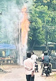 షార్ట్‌ సర్క్యూట్‌తో విద్యుత్‌ స్తంభం వైర్లు దగ్ధం