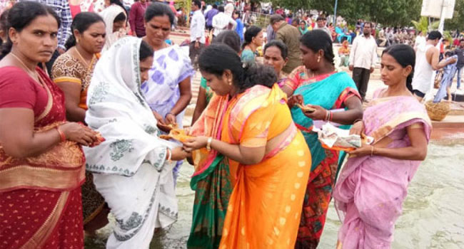 Barashahid Dargah: రొట్టెల పండుగలో తగ్గిన భక్తుల రద్దీ