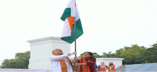 Har Ghar Tiranga: జాతీయ జెండాను ఎగురవేసిన అమిత్ షా