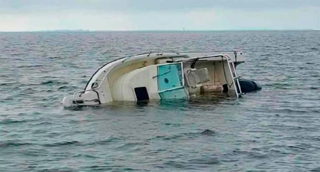 Boat capsizes: గంగా నదిలో పడవ బోల్తా...ఐదుగురి మృతి