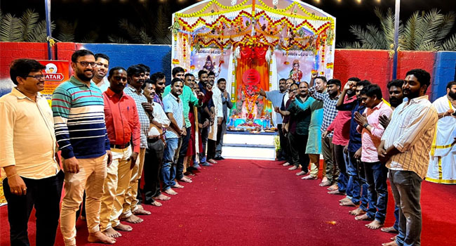 NRI: గల్ఫ్‌లో భక్తి శ్రధ్ధలతో వినాయక చవితి  జరుపుకున్న ఎన్నారైలు