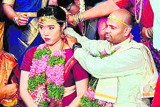 Marriage: దక్షిణ కొరియా యువతితో తమిళ యువకుడి వివాహం