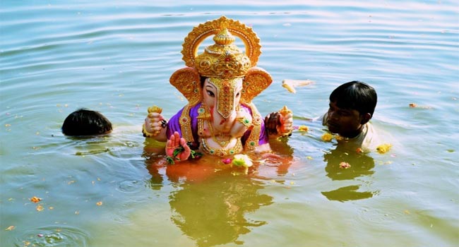 Ganpati idol immersion: గణపతి నిమజ్జనంపై హైకోర్టు సంచలన నిర్ణయం