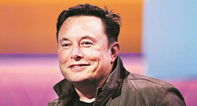 Elon Musk: మస్క్ ఫొటోలను వేలం వేసిన మాజీ గర్ల్‌ఫ్రెండ్.. ఎంత డబ్బు వచ్చిందో తెలిస్తే..