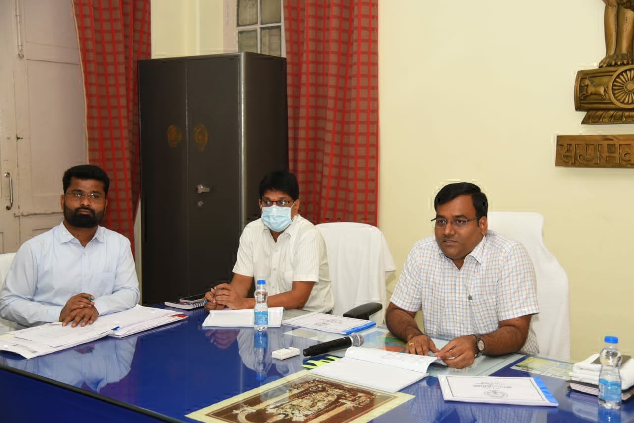 గడువు మించొద్దు : కలెక్టర్