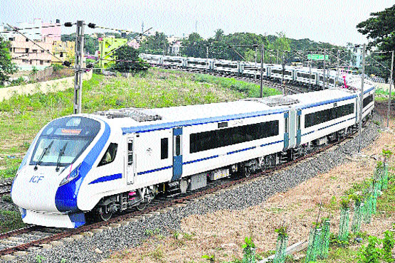 Vande Bharat Express: సక్సెస్‏ఫుల్‌గా వందే భారత్‌ వర్షన్‌ 2.0