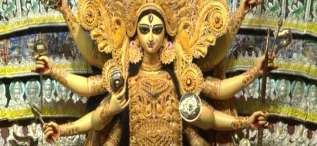 Durga Puja : వాటికన్ సిటీ ఇతివృత్తంతో దుర్గా పూజలు