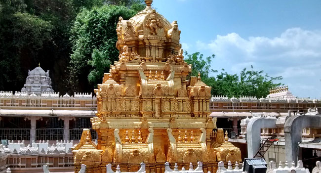 AP News: దుర్గమ్మ ఆలయంలో అధికారుల మధ్య సమన్వయ లోపం