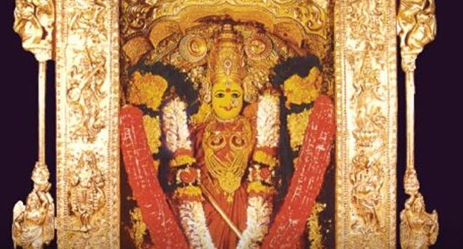 Sharannavaratri celebrations: గాయత్రిదేవి అలంకరణలో కనకదుర్గమ్మ
