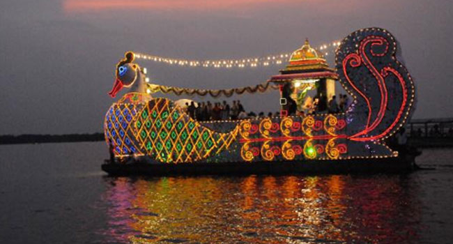 sharannavaratri celebrations: కృష్ణానదిలో శ్రీ దుర్గామల్లేశ్వర స్వామి నదీ విహారానికి బ్రేక్