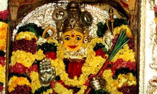 Vijayawada: శ్రీ రాజరాజేశ్వరి అలంకారంలో బెజవాడ కనకదుర్గ