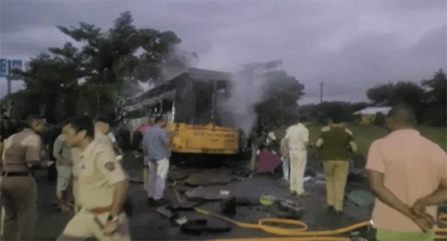 bus catches fire: మంటల్లో బస్సు...10మంది సజీవ దహనం