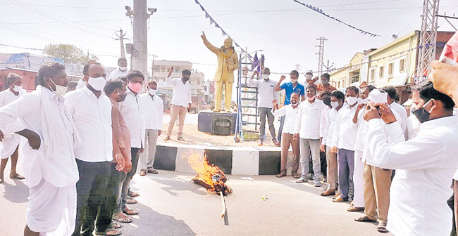 మచ్చలేని మంత్రి ఈటలకు అన్యాయం