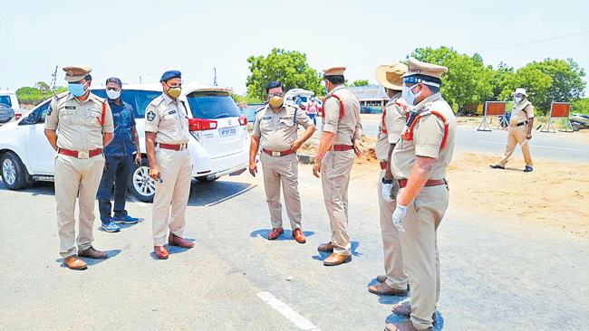 అత్యవసర వాహనాలకే అనుమతి