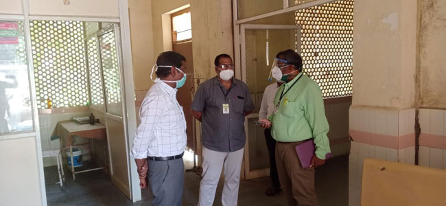ప్రభుత్వాసుపత్రిని సందర్శించిన డీఎంహెచ్‌ఓ