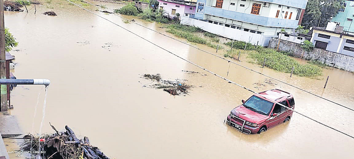 జోరు వాన రాష్ట్రంలో పలు ప్రాంతాల్లో కురిసిన వర్షం