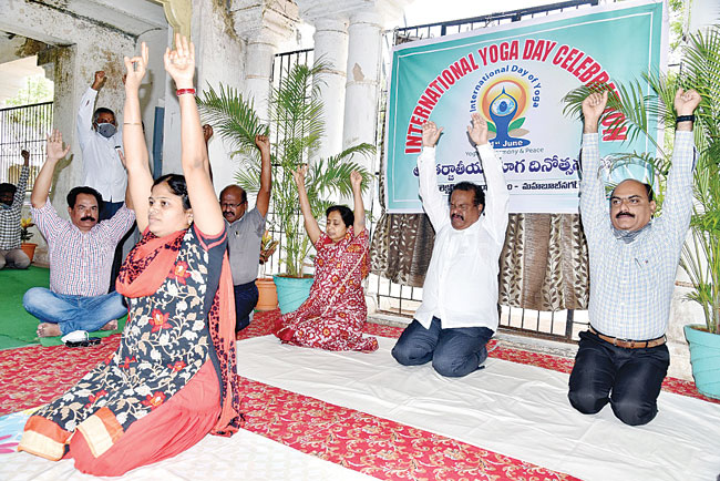 యోగాతో మానసిక పరిపక్వత: కలెక్టర్‌