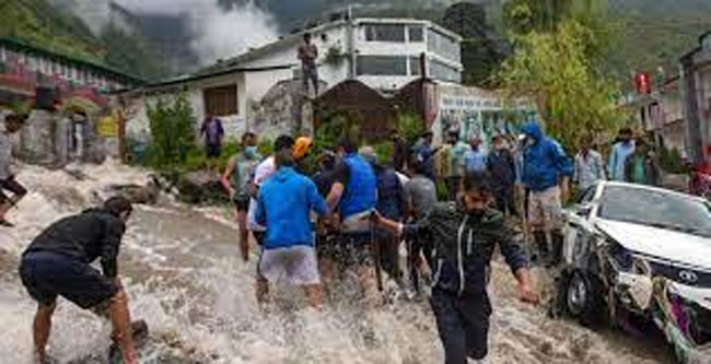 Flash floods:పర్యాటకులకు హిమాచల్ సర్కారు హెచ్చరిక