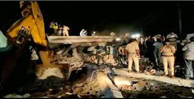 collapses: గురుగ్రామ్‌లో ఒకరి మృతి..శిథిలాల కింద ఆరుగురు చిక్కుకున్నారు