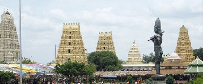 ద్వారకా తిరుమల ఆలయంలో సూపర్‌వైజర్ వీరంగం