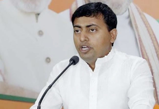 Myaka Rakesh Reddy బండి సంజయ్తో పెట్టుకున్నోళ్లు మట్టికరుస్తున్నారు: రాకేష్రెడ్డి ...